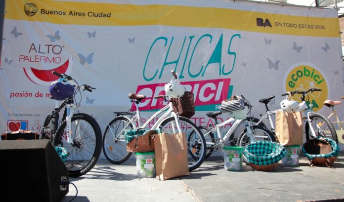 renault argentina chicas en bici 1 renault argentina chicas en bici 1