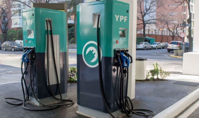 YPF instalo los primeros surtidores electricos del pais 1 1
