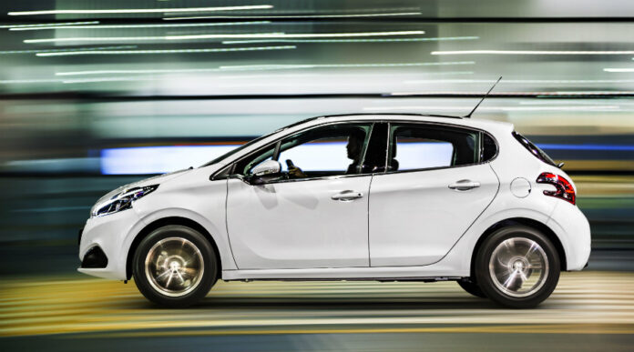 PEUGEOT 208 lateral 1 PEUGEOT 208 lateral 1