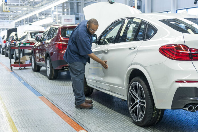 BMW x4 assembly 2014 1