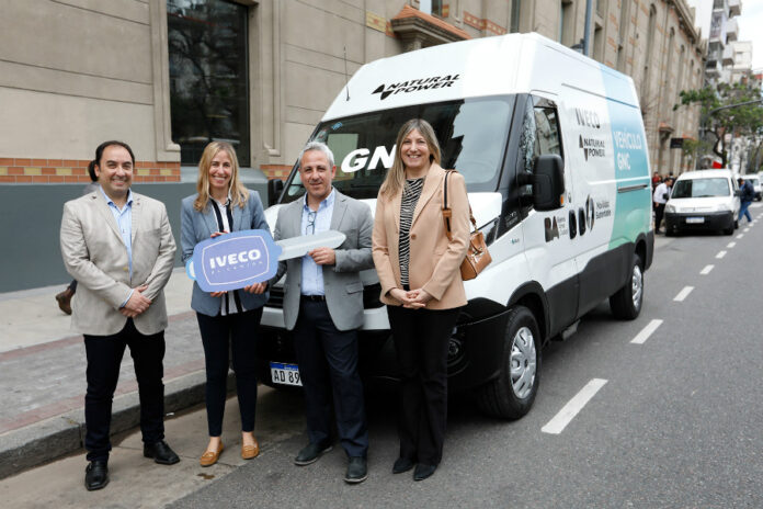 El primer Iveco Daily Furgon a GNC ya se encuentra prestando servicio en Buenos Aires El primer Iveco Daily Furgon a GNC ya se encuentra prestando servicio en Buenos Aires