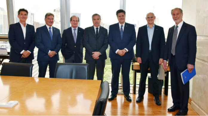 Autoridades de ADEFA con Felipe Sola Autoridades de ADEFA con Felipe Sola