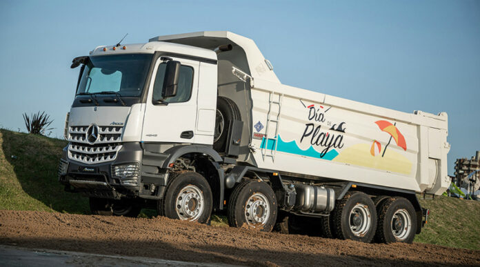 Pool Truck Mercedes Benz Camiones 2