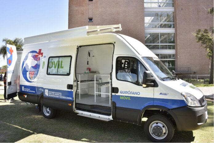IVECO Daily furgon quirofano movil mascotas 1