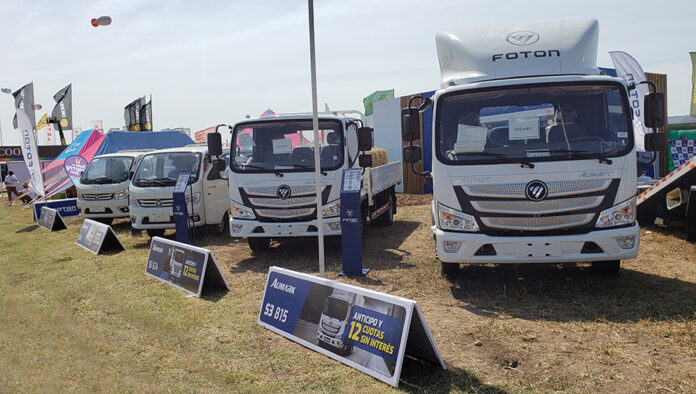 2 foton trucks