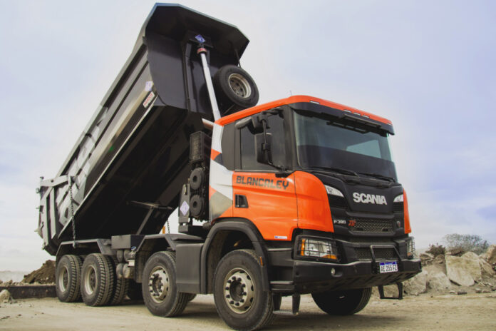Canteras Blancaley incorporo 3 Vehiculos Completos Off Road Scania XT P 380 8x4 1 Canteras Blancaley incorporo 3 Vehiculos Completos Off Road Scania XT P 380 8x4 1