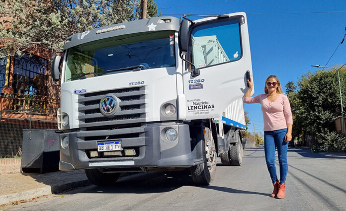 yanina rodriguez camionera truckmagazine 1 yanina rodriguez camionera truckmagazine 1