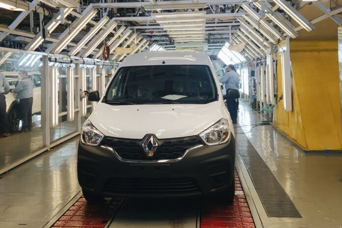 Renault produjo la unidad 50.000 del Kangoo en Argentina 2