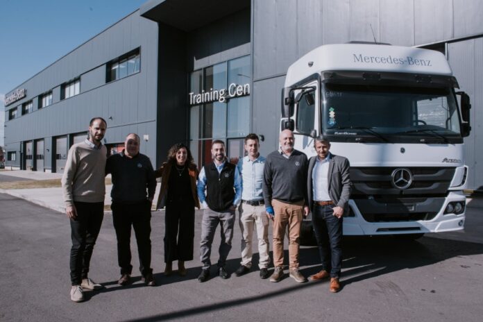 Autoridades de la Mercedes Benz Camiones y Buses junto al equipo de TruckTraining y Fleetboard