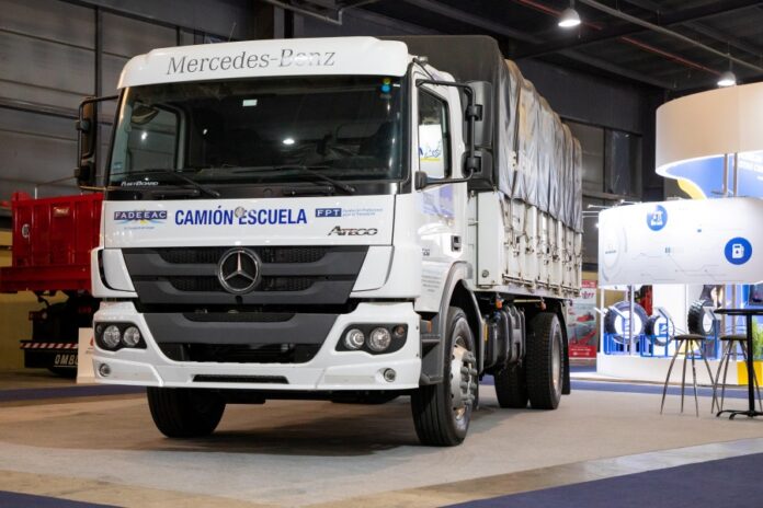 Camion escuela Mercedes Benz Atego 172642 CE Camion escuela Mercedes Benz Atego 172642 CE