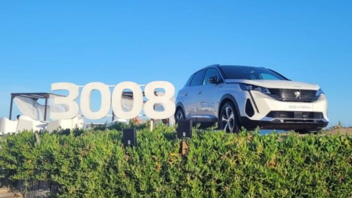 Peugeot 3008 Hybrid4 en UFO Point de Pinamar 1 Peugeot 3008 Hybrid4 en UFO Point de Pinamar 1