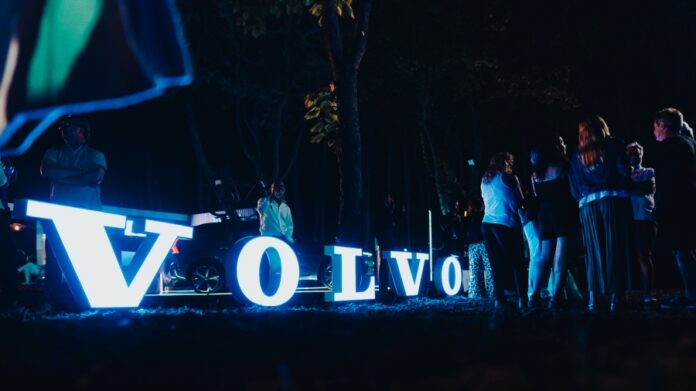 Volvo ofrecio un exclusivo cocktail en el Carilo Golf Club Volvo ofrecio un exclusivo cocktail en el Carilo Golf Club