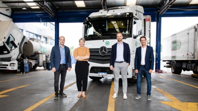 Miembros de la Junta de Directores de Daimler Truck visitaron la operacion local de Mercedes Benz Camiones y Buses