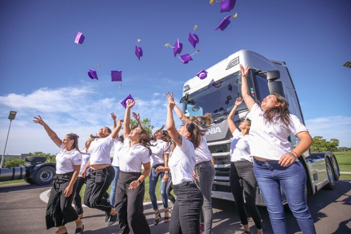 Conductoras de Scania gano el premio Dircoms