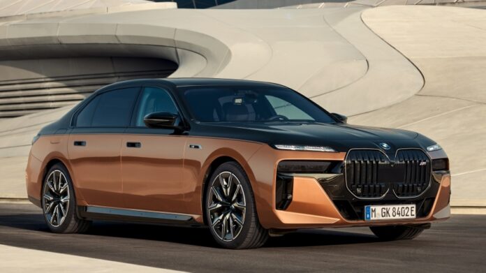 P90500591 highRes the bmw i7 m70 xdrive 1