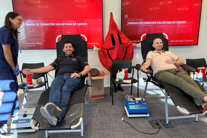 Mercedes Benz Camiones y Buses Dia Mundial del Donante de Sangre Dale Vida Mercedes Benz Camiones y Buses Dia Mundial del Donante de Sangre Dale Vida