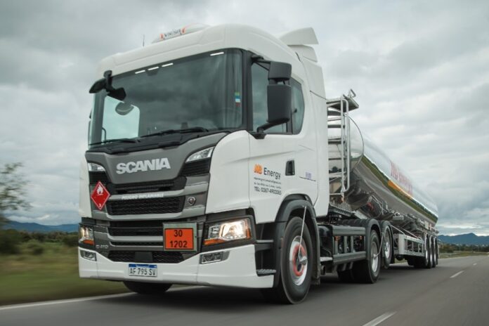 Un Scania a GNC elegido por MB Energy para transportar combustible 1