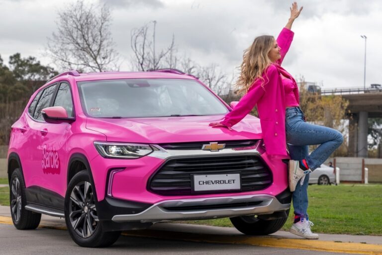 Chevrolet ploteó de rosa la Tracker para el estreno de “Barbie, la ...