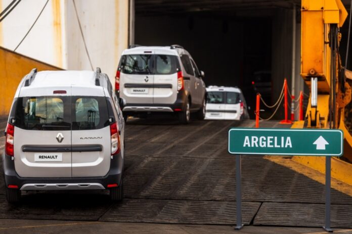 Primer embarque de Renault Kangoo hacia Argelia 1 1