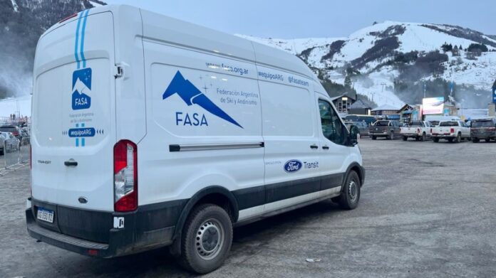 Transit Ford Argentina Sponsor Oficial de la Federacion Argentina de Ski y Andinismo Transit Ford Argentina Sponsor Oficial de la Federacion Argentina de Ski y Andinismo