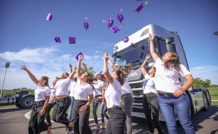 1 graduacion-Conductoras Scania