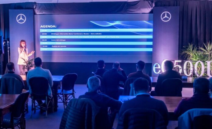 Encuentro de la tercera edición de Diálogos Mercedes-Benz Camiones y Buses