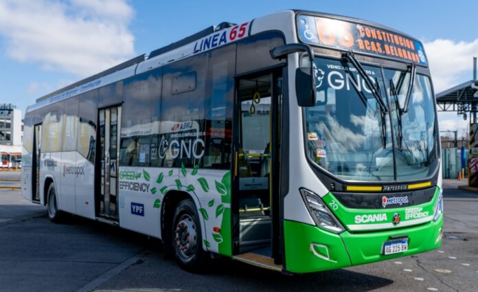 1 Metropol presentó los resultados de la prueba del bus Scania a GNC Líneas 176 y 65
