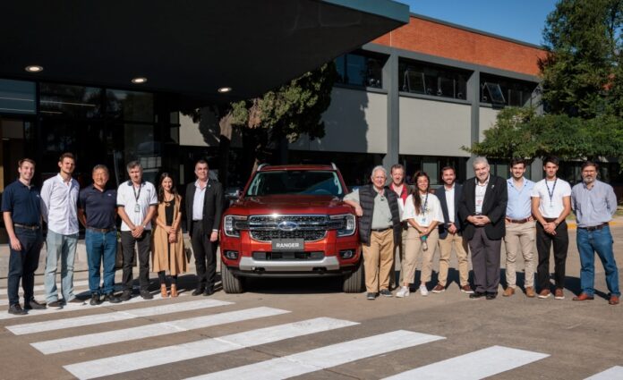Ford donó una Ranger a la Facultad de Ingeniería de la UBA