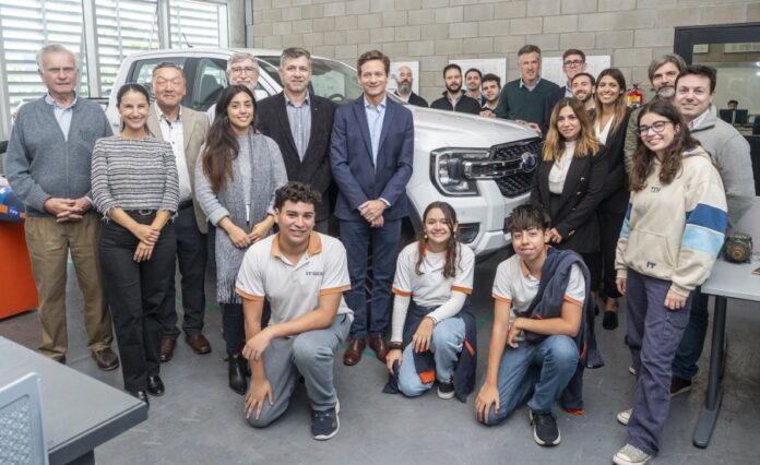 FORD ARGENTINA DONA UNA RANGER A LA ESCUELA TÉCNICA ROBERTO ROCCA 1