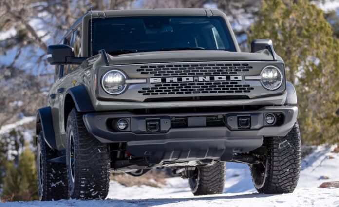 Preproduction model shown with available equipment. 2022 Bronco