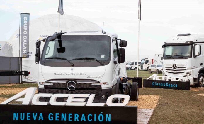 Mercedes-Benz exhibe sus camiones y servicios en Agroactiva 2025 (5)
