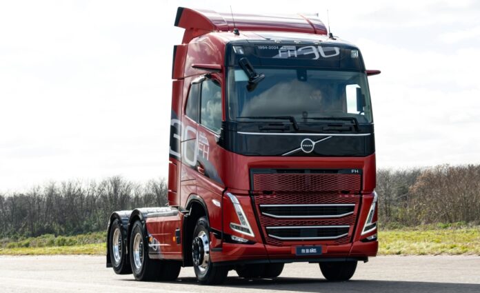 Volvo FH Edición 30 Años - 1