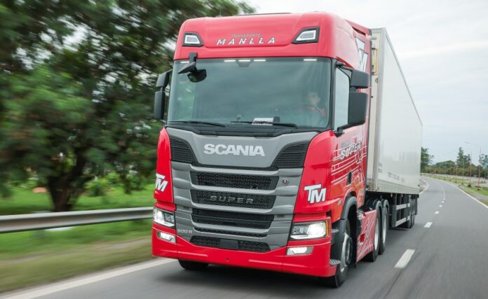 Scania entregó 10 camiones Super R500 6x2 a Transporte Manlla (1)