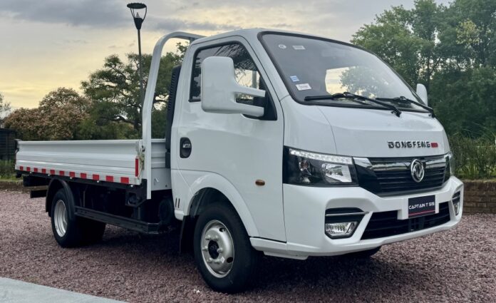 Donfeng Captain T 515 - 1