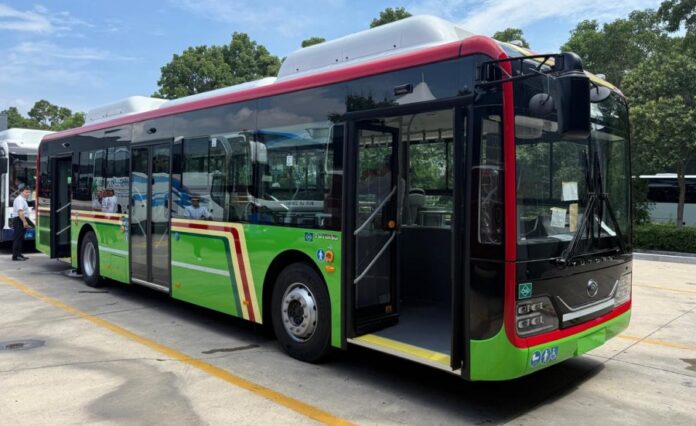 Bus Yutong 1