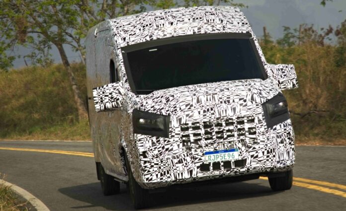 Imagen del nuevo utilitario de Volkswagen camuflado